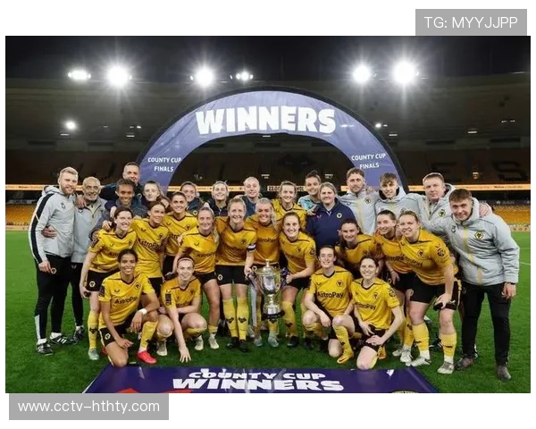 狼队球迷抗议球队表现,开赛15分钟后才集体入场 狼队球迷抗议球队表现,开赛15分钟后才集体入场